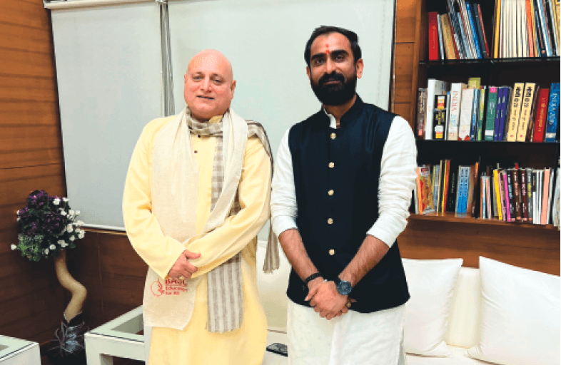 Kamlesh Pandya with actor Manoj Joshi