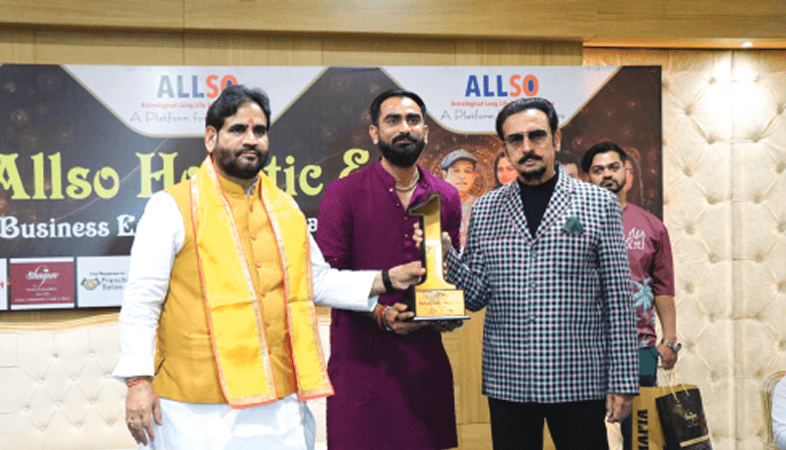 Kamlesh Pandya receiving an award